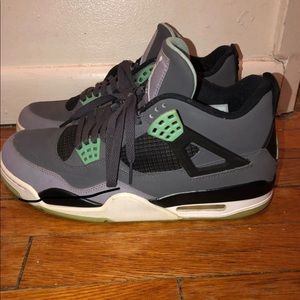 Jordan’s 4 green Glow Men Size 10.5 NO LOW BALL